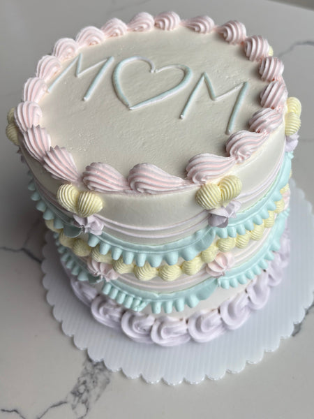 Mothers Day round cake